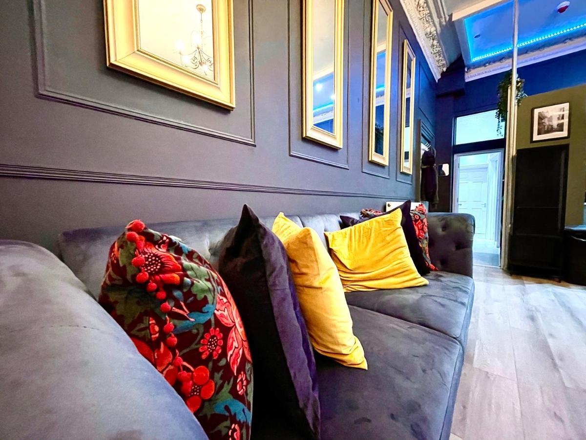 Adeamstays Provides Beautiful Centrally Located 1 And 2 Bed Apartments On Liverpools Boulevard エクステリア 写真