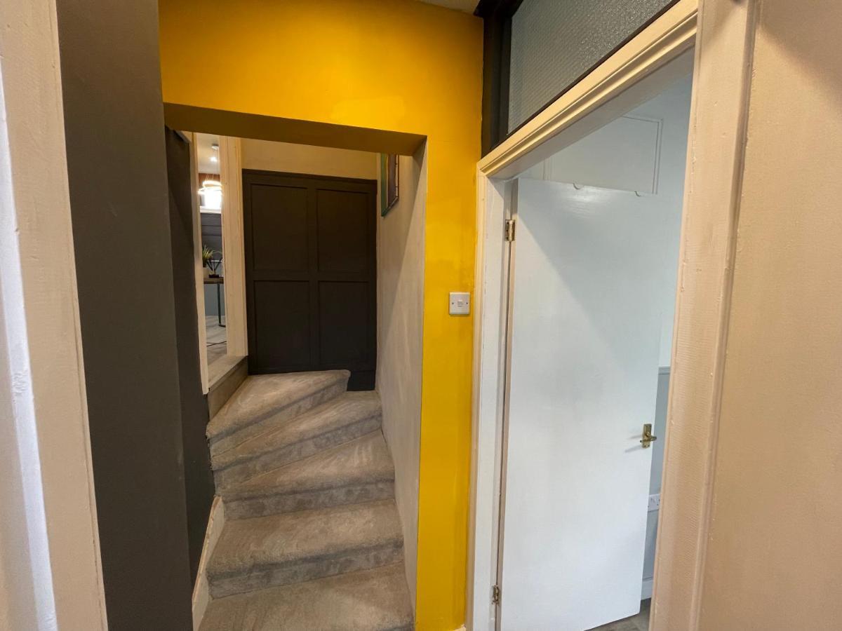 Adeamstays Provides Beautiful Centrally Located 1 And 2 Bed Apartments On Liverpools Boulevard エクステリア 写真