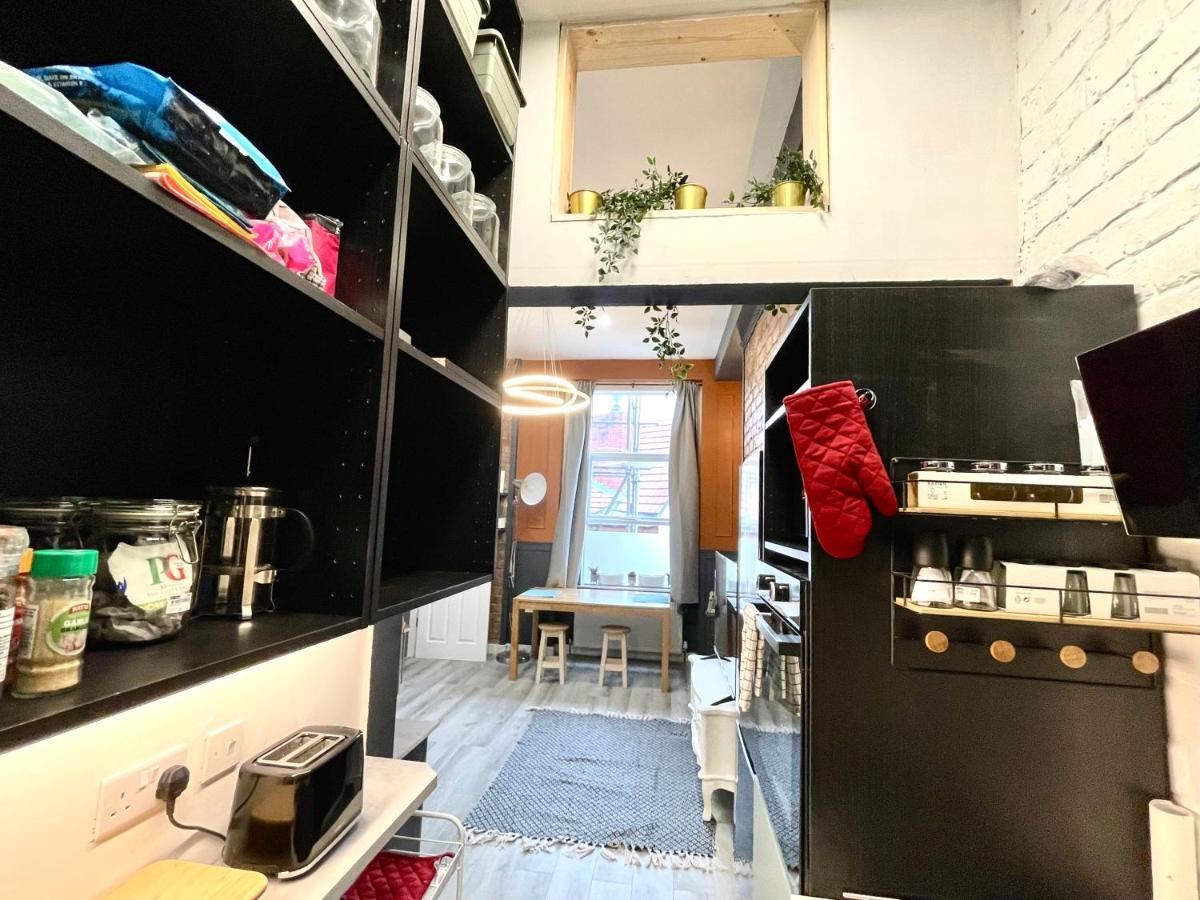 Adeamstays Provides Beautiful Centrally Located 1 And 2 Bed Apartments On Liverpools Boulevard エクステリア 写真