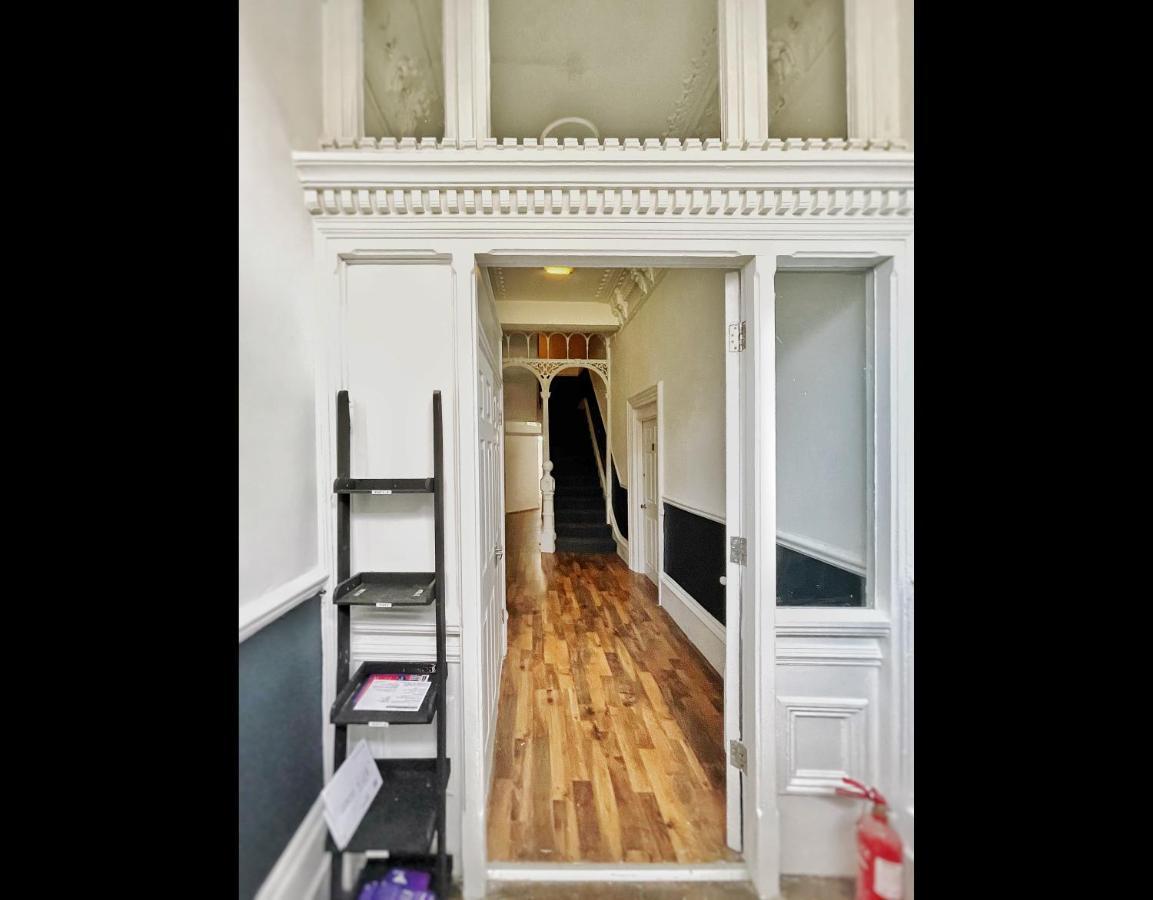 Adeamstays Provides Beautiful Centrally Located 1 And 2 Bed Apartments On Liverpools Boulevard エクステリア 写真