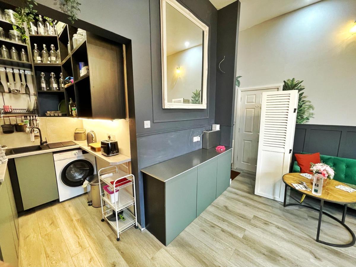 Adeamstays Provides Beautiful Centrally Located 1 And 2 Bed Apartments On Liverpools Boulevard エクステリア 写真