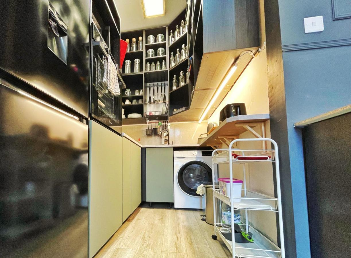 Adeamstays Provides Beautiful Centrally Located 1 And 2 Bed Apartments On Liverpools Boulevard エクステリア 写真