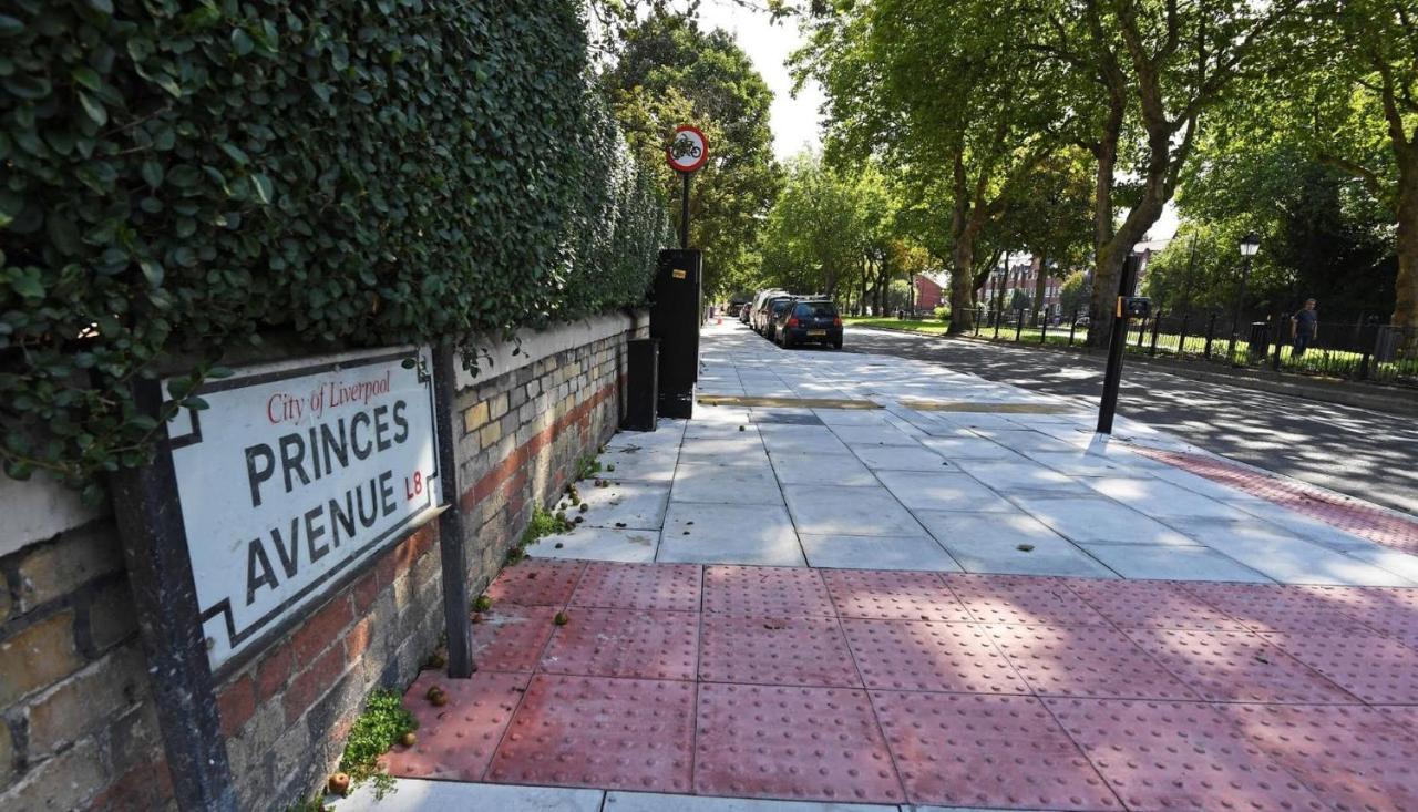 Adeamstays Provides Beautiful Centrally Located 1 And 2 Bed Apartments On Liverpools Boulevard エクステリア 写真
