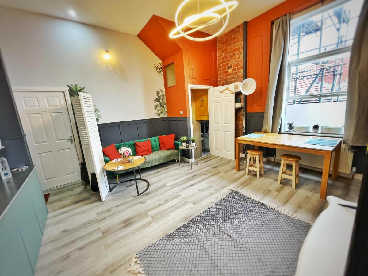 Adeamstays Provides Beautiful Centrally Located 1 And 2 Bed Apartments On Liverpools Boulevard エクステリア 写真