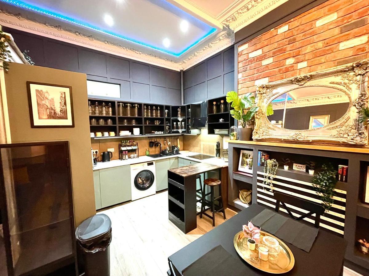 Adeamstays Provides Beautiful Centrally Located 1 And 2 Bed Apartments On Liverpools Boulevard エクステリア 写真