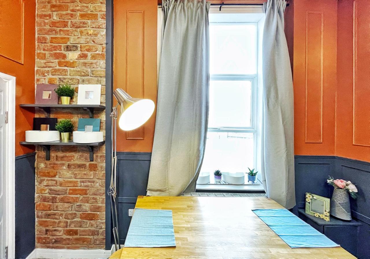 Adeamstays Provides Beautiful Centrally Located 1 And 2 Bed Apartments On Liverpools Boulevard エクステリア 写真
