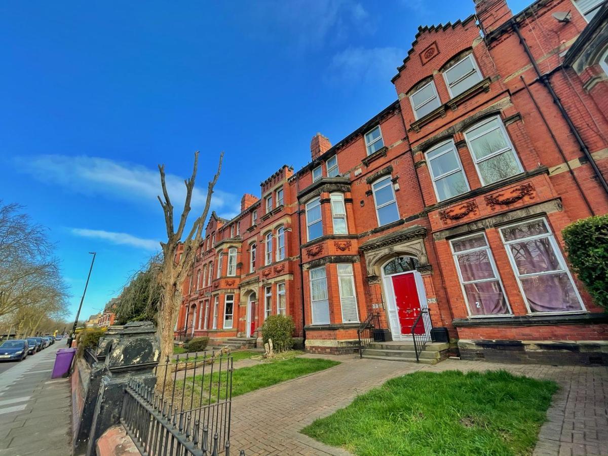 Adeamstays Provides Beautiful Centrally Located 1 And 2 Bed Apartments On Liverpools Boulevard エクステリア 写真