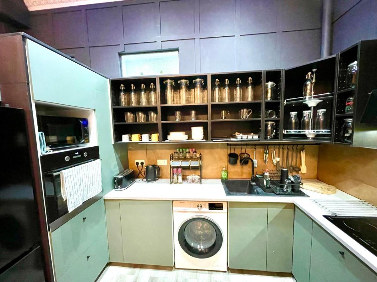 Adeamstays Provides Beautiful Centrally Located 1 And 2 Bed Apartments On Liverpools Boulevard エクステリア 写真