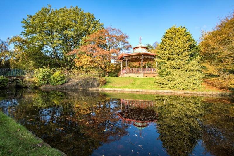 Adeamstays Provides Beautiful Centrally Located 1 And 2 Bed Apartments On Liverpools Boulevard エクステリア 写真