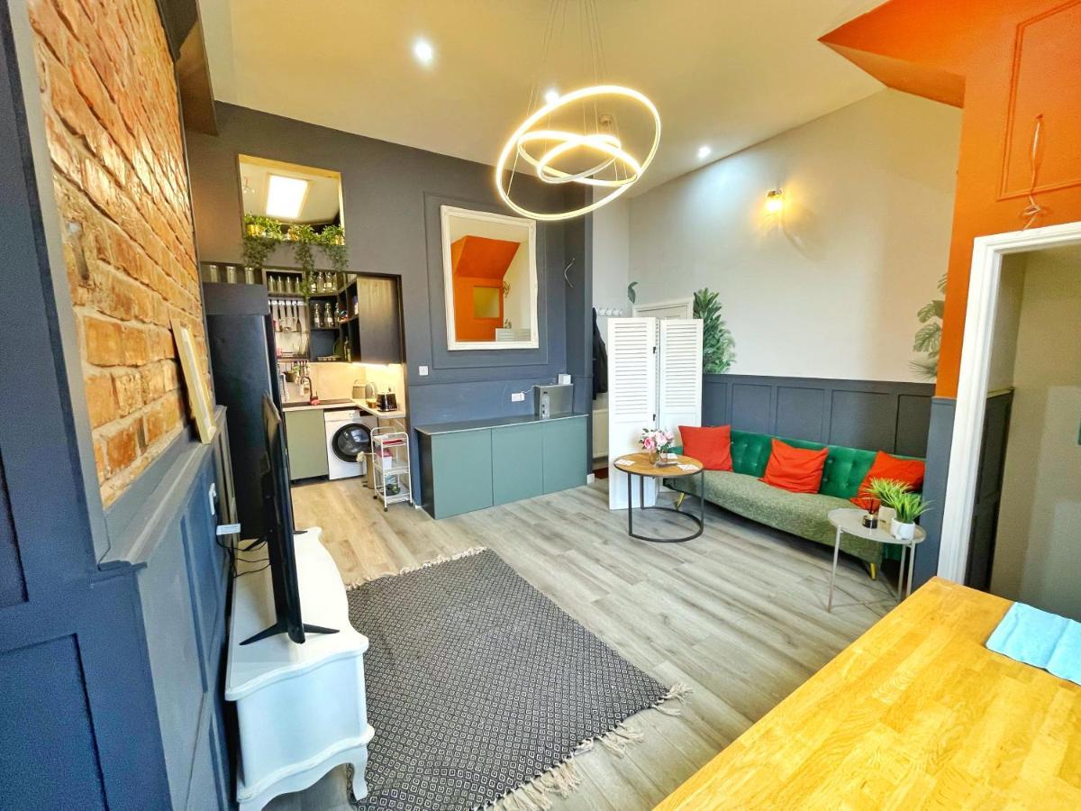 Adeamstays Provides Beautiful Centrally Located 1 And 2 Bed Apartments On Liverpools Boulevard エクステリア 写真