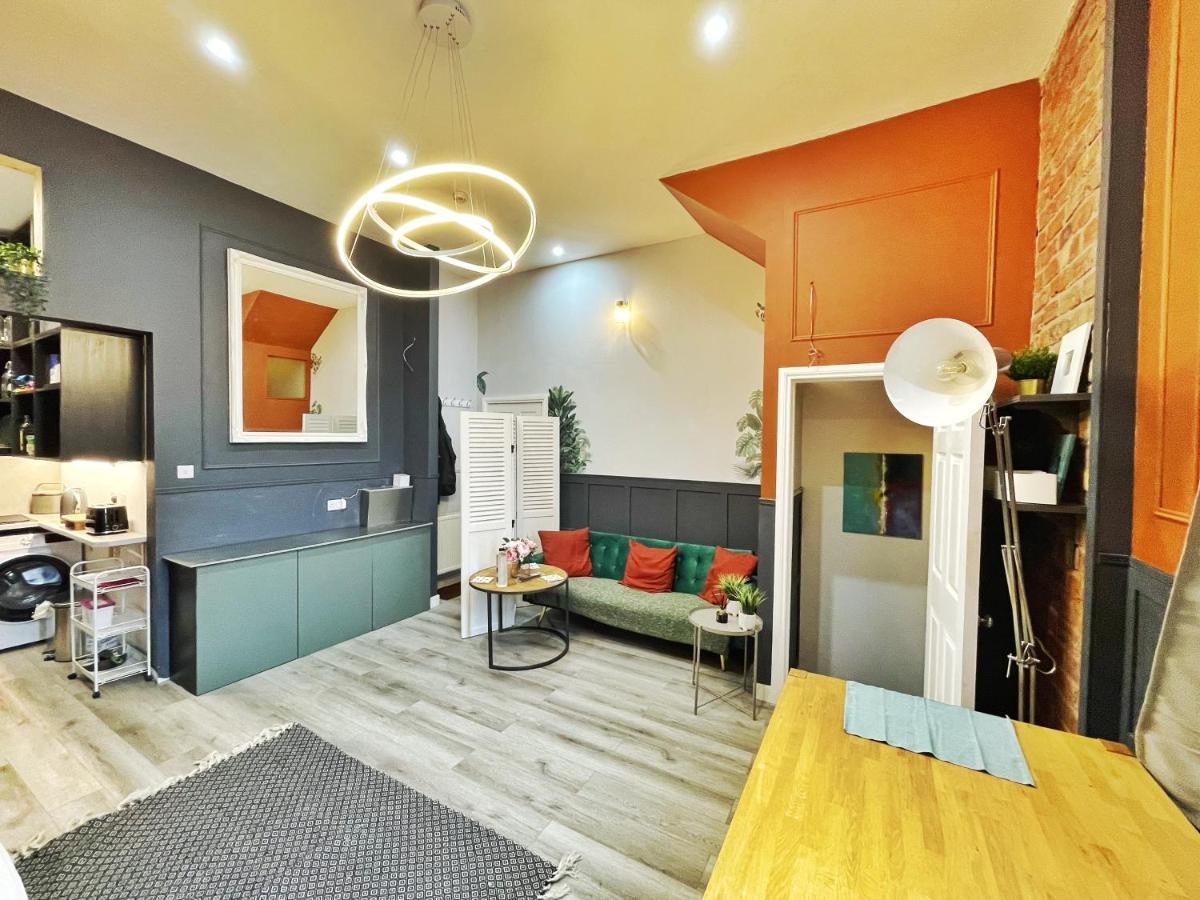Adeamstays Provides Beautiful Centrally Located 1 And 2 Bed Apartments On Liverpools Boulevard エクステリア 写真