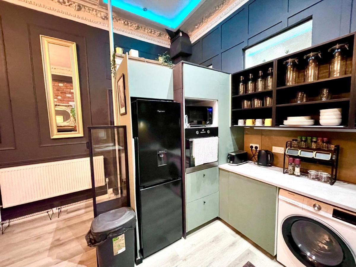 Adeamstays Provides Beautiful Centrally Located 1 And 2 Bed Apartments On Liverpools Boulevard エクステリア 写真