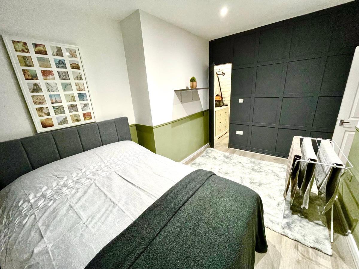 Adeamstays Provides Beautiful Centrally Located 1 And 2 Bed Apartments On Liverpools Boulevard エクステリア 写真