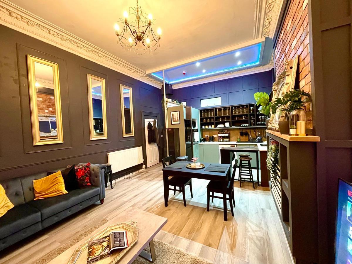 Adeamstays Provides Beautiful Centrally Located 1 And 2 Bed Apartments On Liverpools Boulevard エクステリア 写真