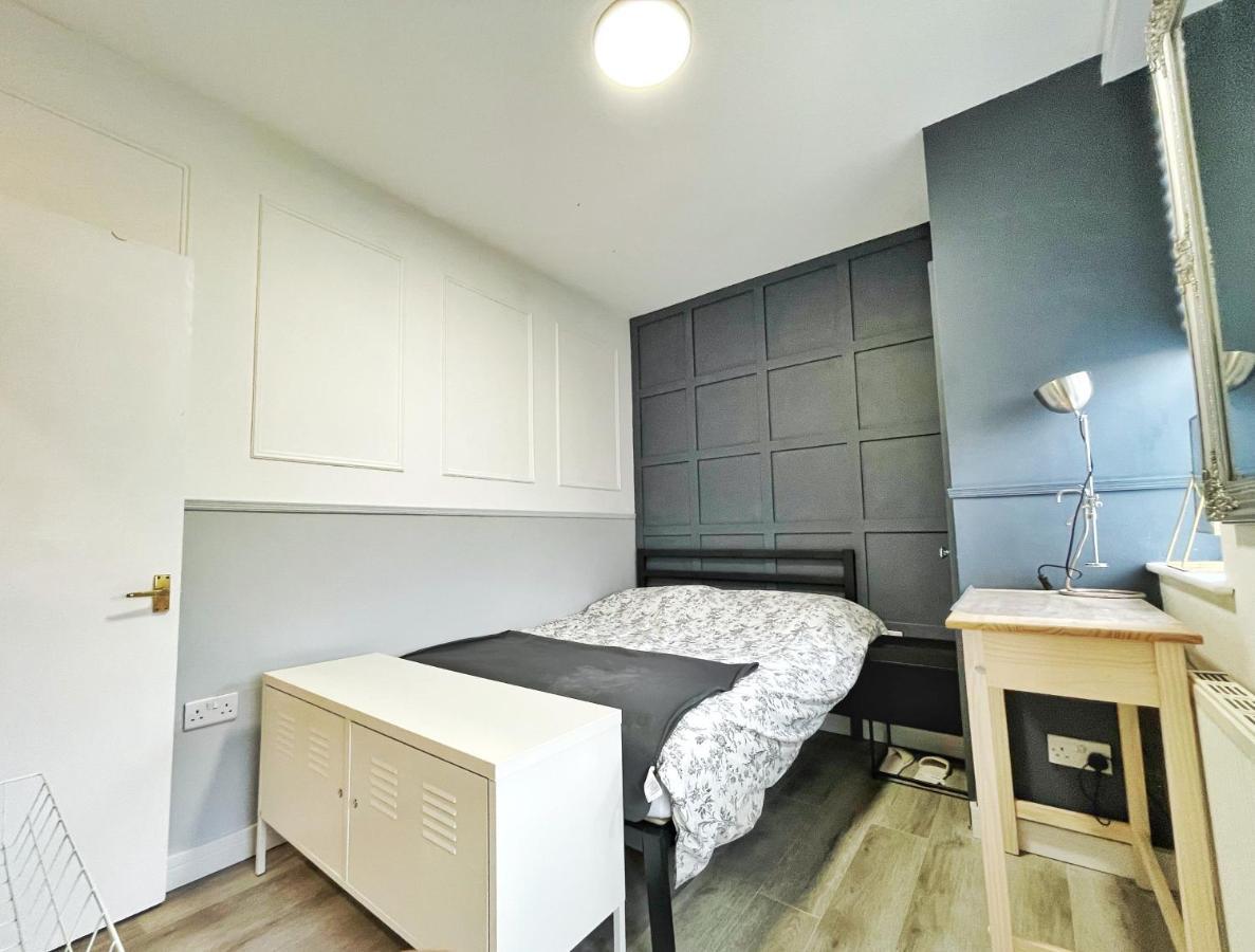 Adeamstays Provides Beautiful Centrally Located 1 And 2 Bed Apartments On Liverpools Boulevard エクステリア 写真