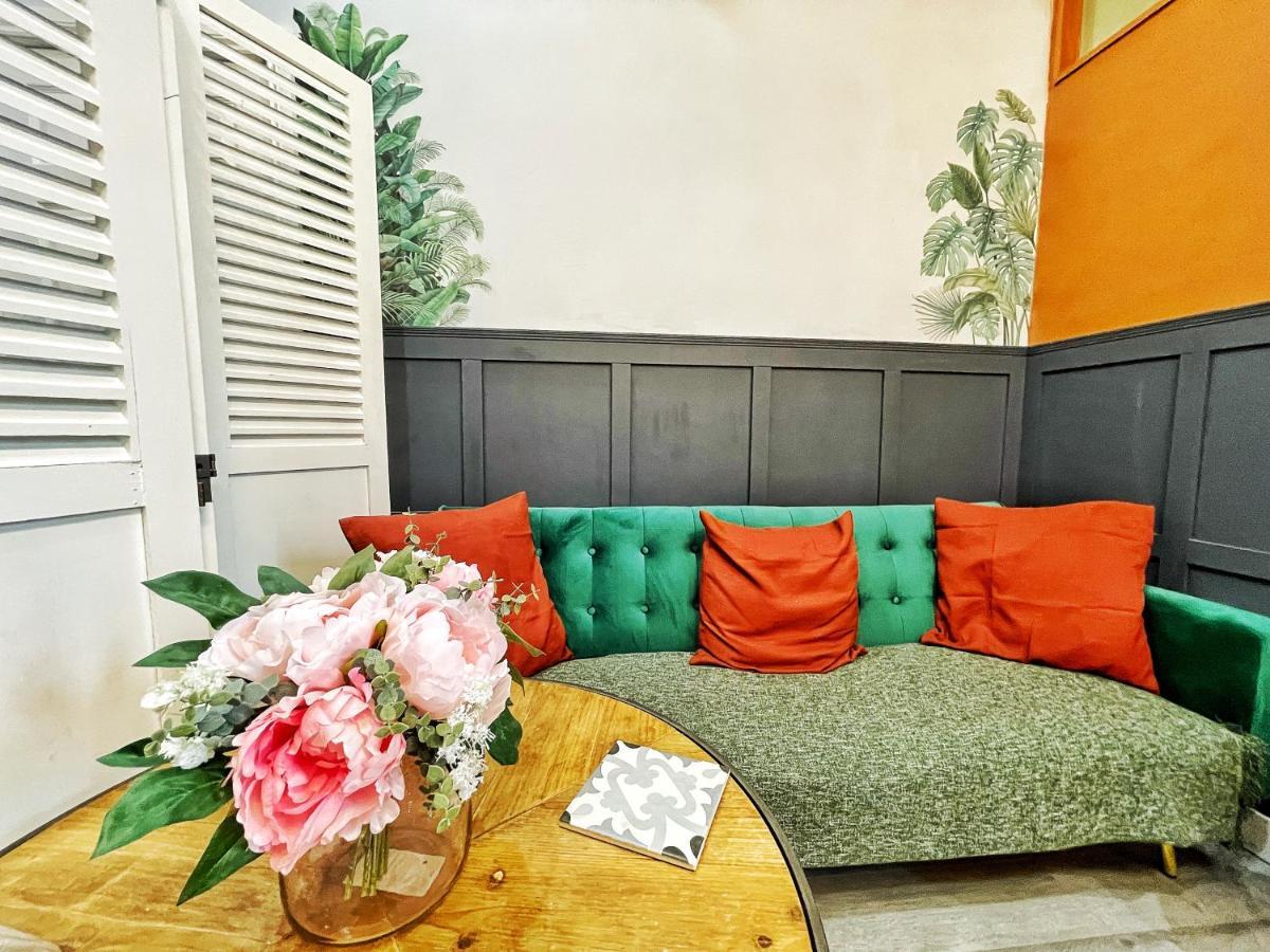 Adeamstays Provides Beautiful Centrally Located 1 And 2 Bed Apartments On Liverpools Boulevard エクステリア 写真