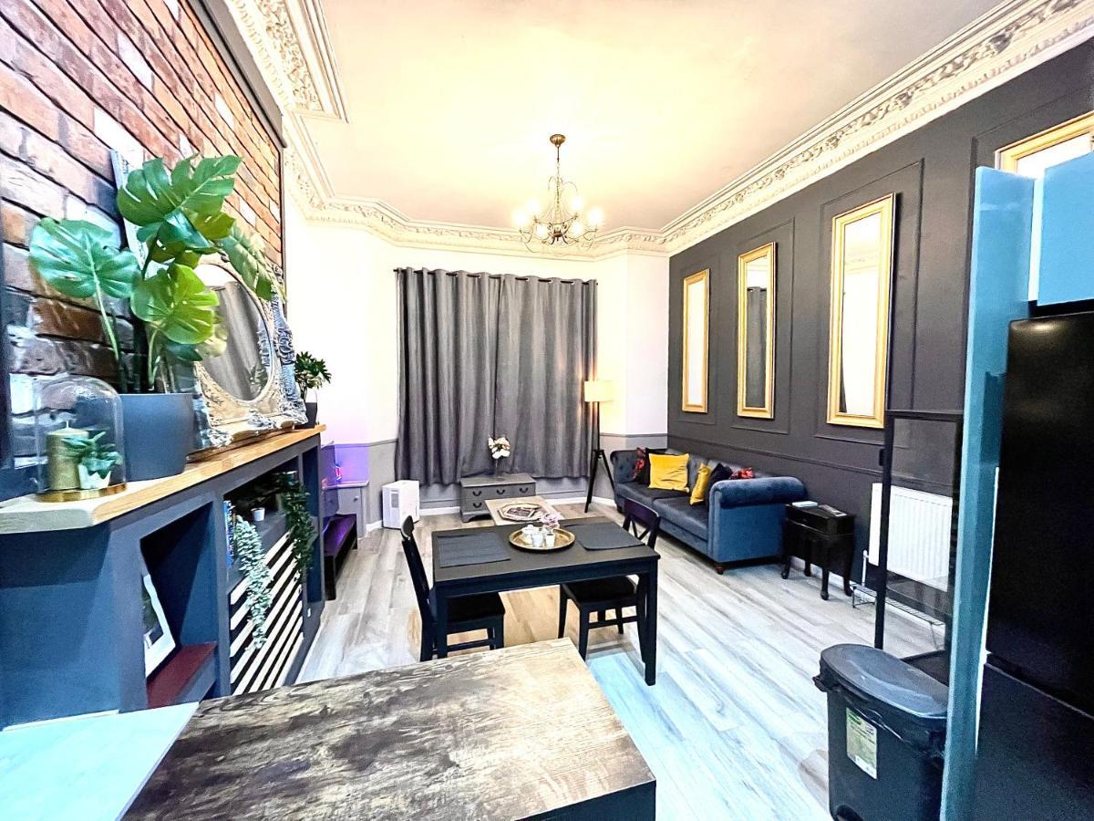 Adeamstays Provides Beautiful Centrally Located 1 And 2 Bed Apartments On Liverpools Boulevard エクステリア 写真