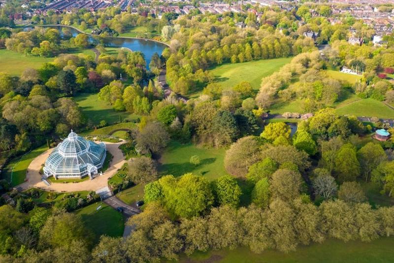 Adeamstays Provides Beautiful Centrally Located 1 And 2 Bed Apartments On Liverpools Boulevard エクステリア 写真