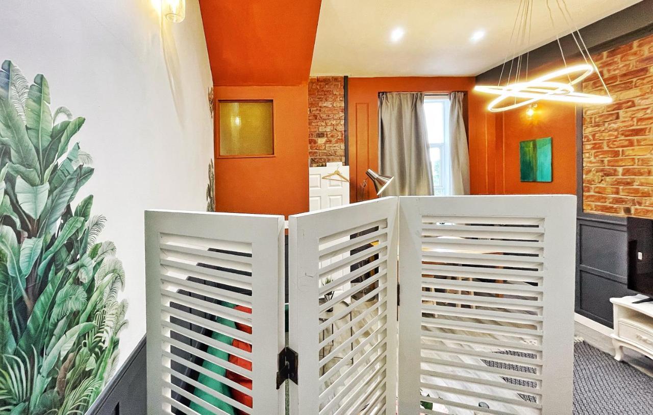 Adeamstays Provides Beautiful Centrally Located 1 And 2 Bed Apartments On Liverpools Boulevard エクステリア 写真