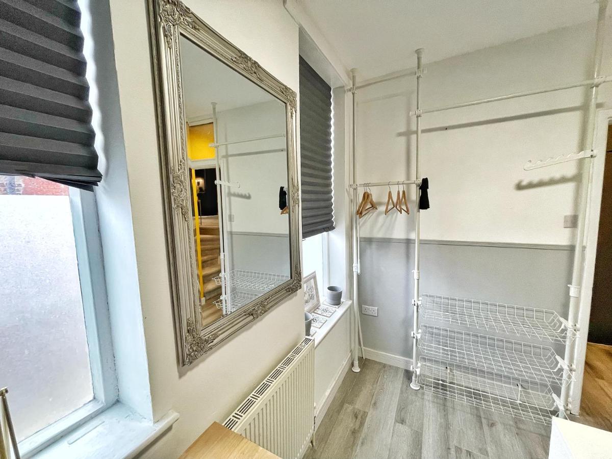 Adeamstays Provides Beautiful Centrally Located 1 And 2 Bed Apartments On Liverpools Boulevard エクステリア 写真