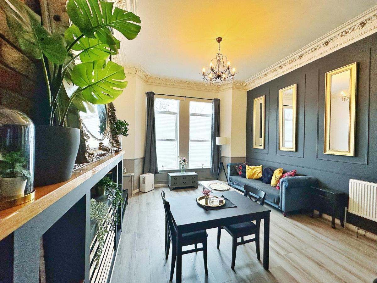Adeamstays Provides Beautiful Centrally Located 1 And 2 Bed Apartments On Liverpools Boulevard エクステリア 写真