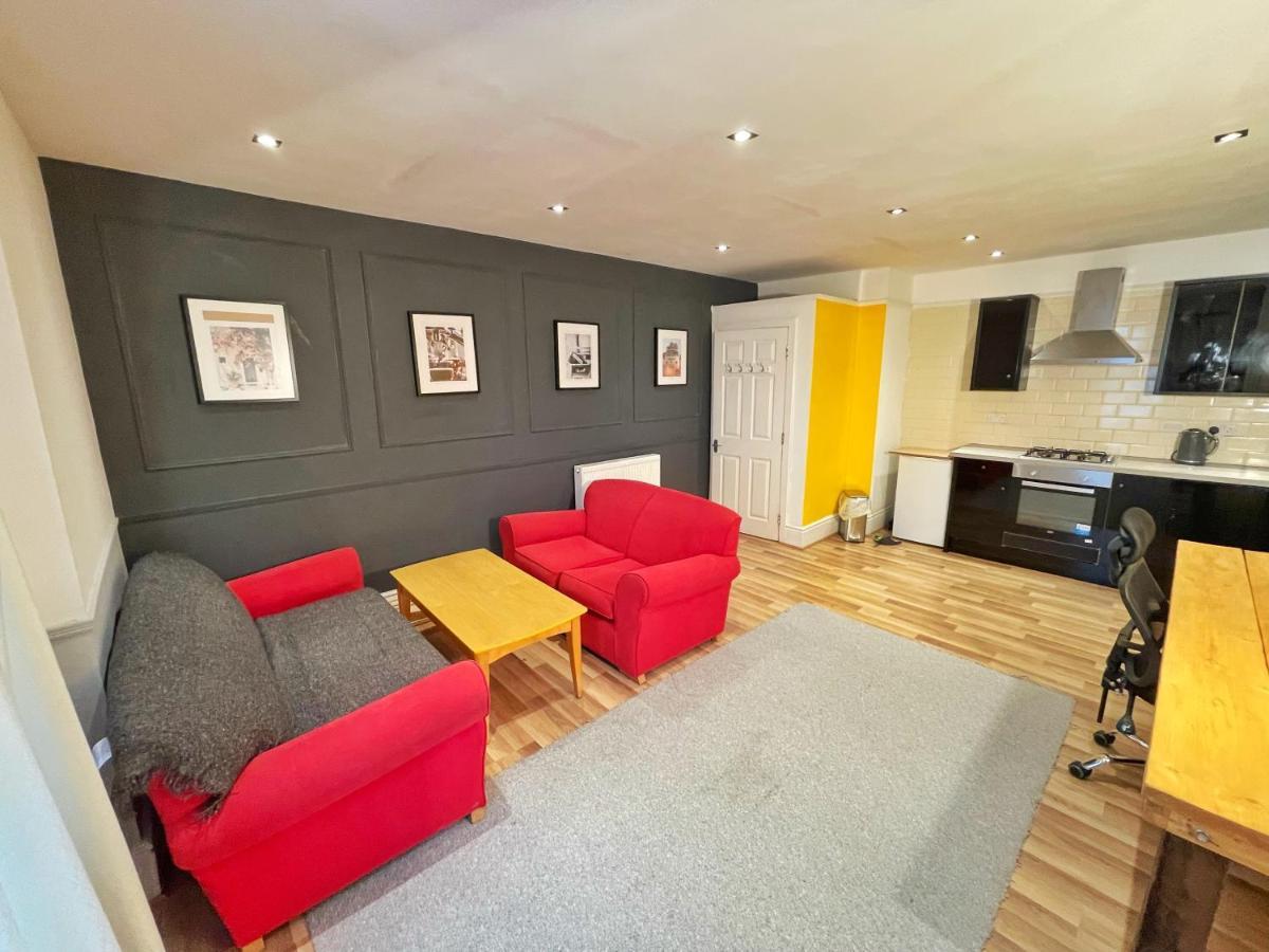 Adeamstays Provides Beautiful Centrally Located 1 And 2 Bed Apartments On Liverpools Boulevard エクステリア 写真