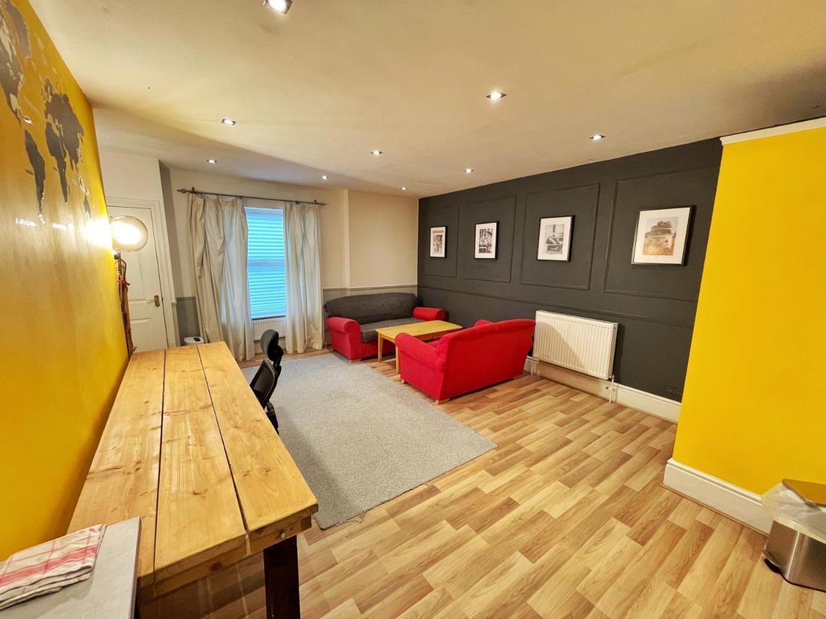 Adeamstays Provides Beautiful Centrally Located 1 And 2 Bed Apartments On Liverpools Boulevard エクステリア 写真