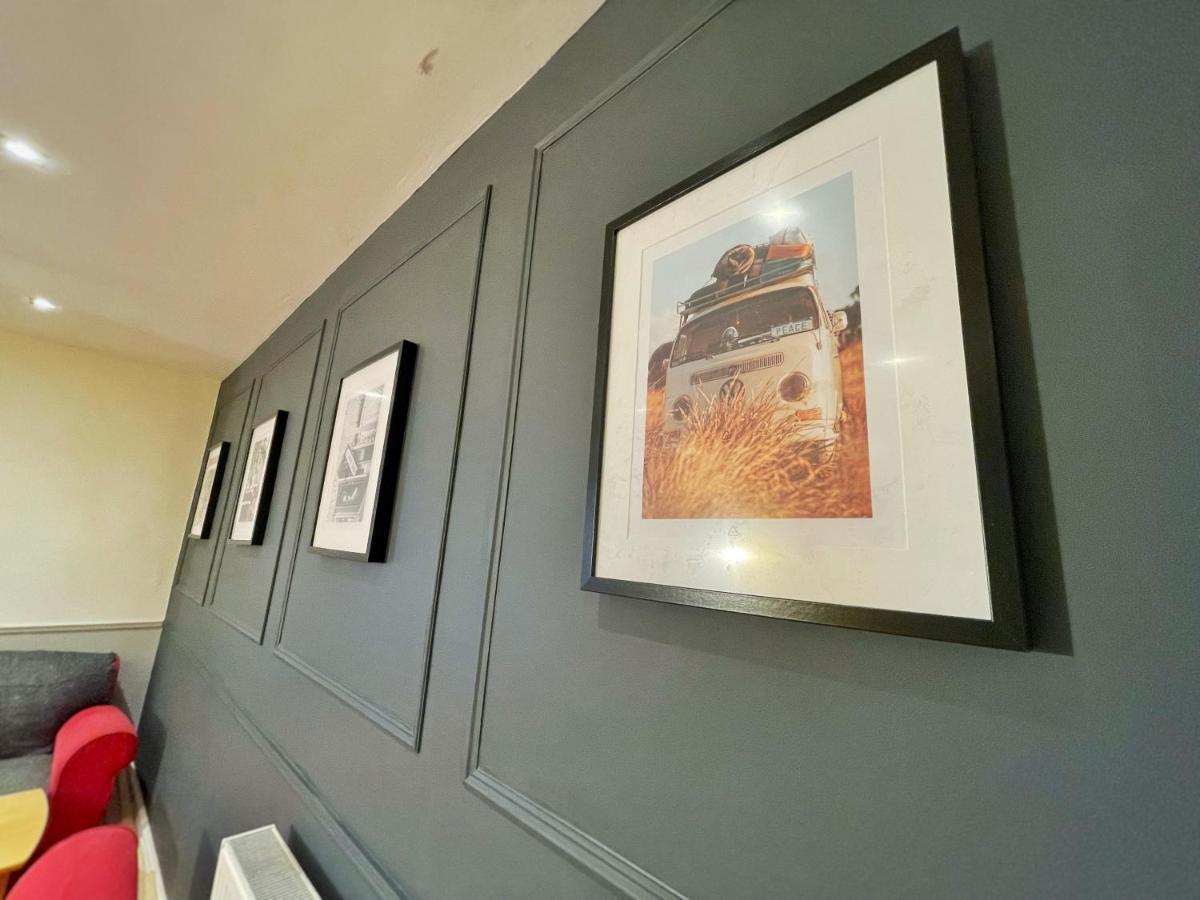 Adeamstays Provides Beautiful Centrally Located 1 And 2 Bed Apartments On Liverpools Boulevard エクステリア 写真