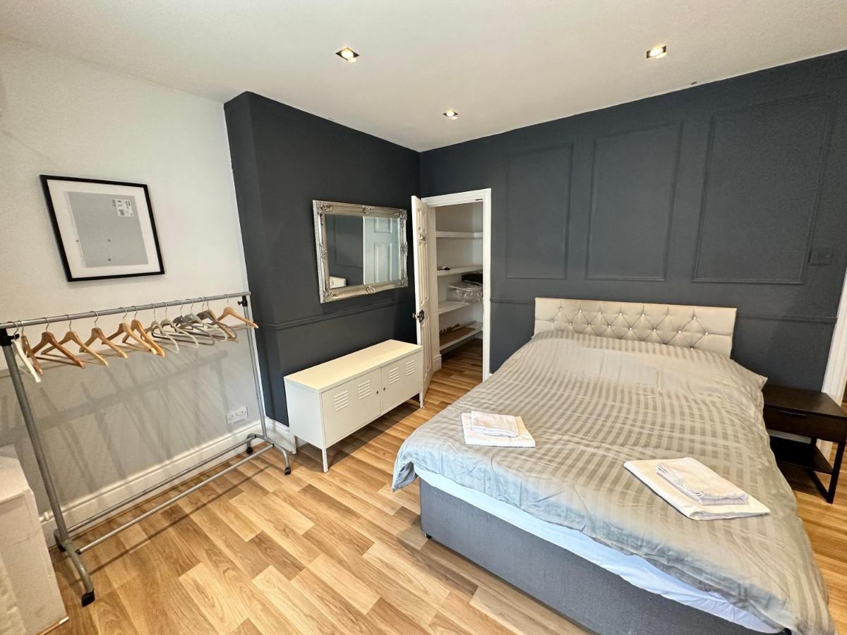 Adeamstays Provides Beautiful Centrally Located 1 And 2 Bed Apartments On Liverpools Boulevard エクステリア 写真