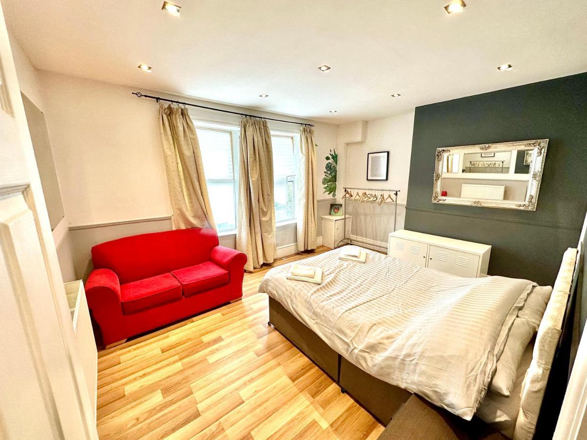 Adeamstays Provides Beautiful Centrally Located 1 And 2 Bed Apartments On Liverpools Boulevard エクステリア 写真
