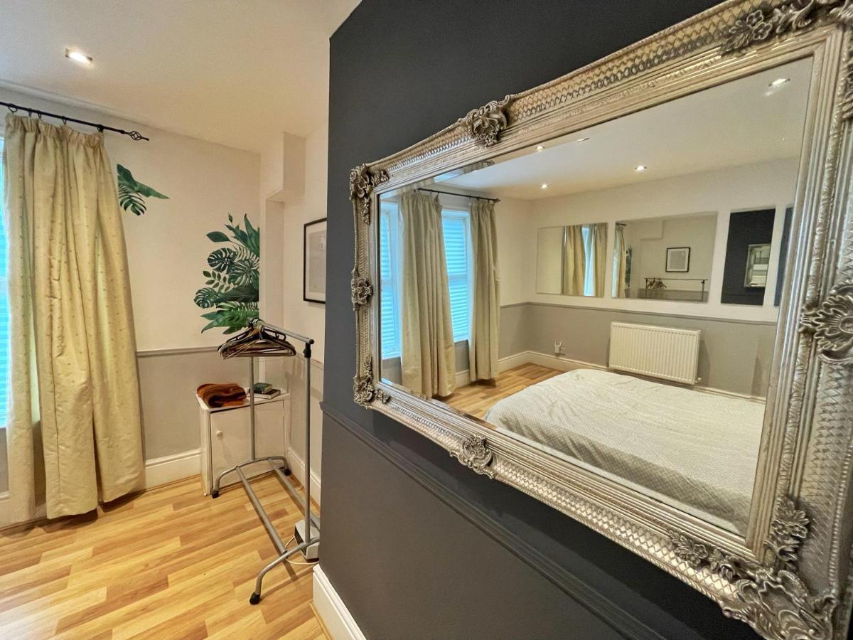 Adeamstays Provides Beautiful Centrally Located 1 And 2 Bed Apartments On Liverpools Boulevard エクステリア 写真