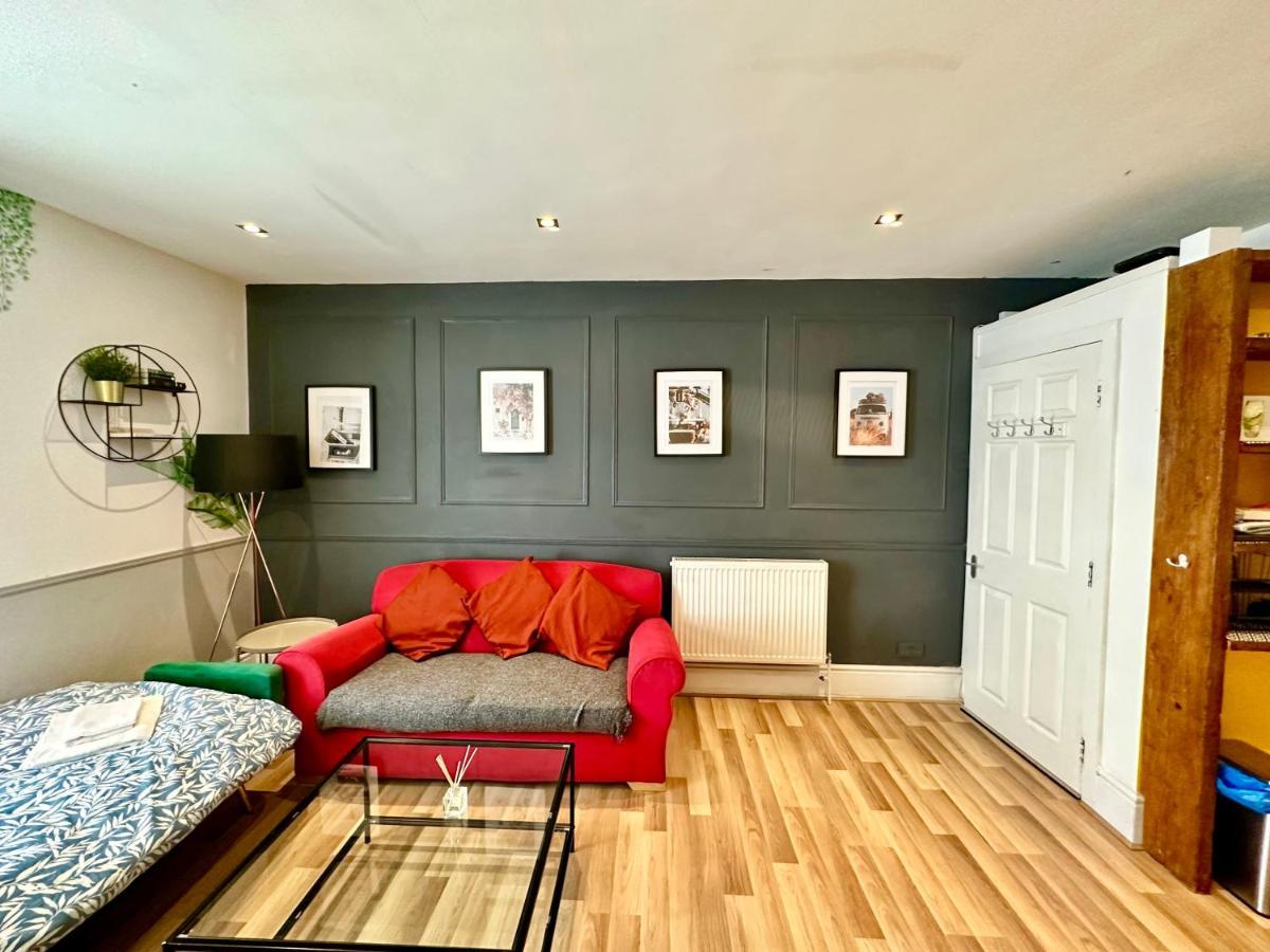 Adeamstays Provides Beautiful Centrally Located 1 And 2 Bed Apartments On Liverpools Boulevard エクステリア 写真